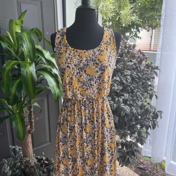 Kaileigh Dress​ - Picture 3 of 12